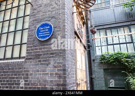 Londres, Angleterre, le Clink était une prison à Southwark qui a fonctionné du 12ème siècle jusqu'en 1780, maintenant une attraction touristique, plaque bleue commémorer Banque D'Images