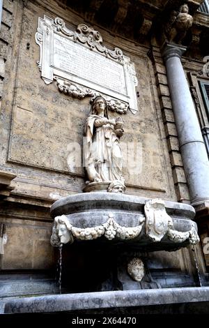 Statue au Quattro Canti à Palerme Sicile Italie Banque D'Images