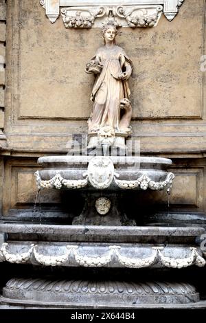 Statue au Quattro Canti à Palerme Sicile Italie Banque D'Images