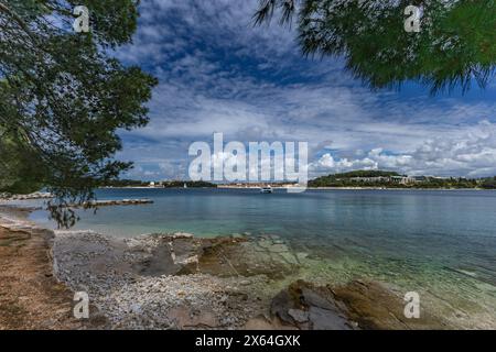 Repos sur la mer Adriatique, week-end de mai en Croatie, visite de Rovinj sur la péninsule d'Istrie Banque D'Images