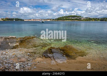 Repos sur la mer Adriatique, week-end de mai en Croatie, visite de Rovinj sur la péninsule d'Istrie Banque D'Images