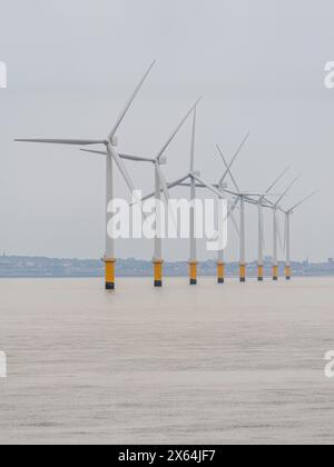 Éoliennes dans la mer d'Irlande près de Crosby, Merseyside, Angleterre, Royaume-Uni Banque D'Images