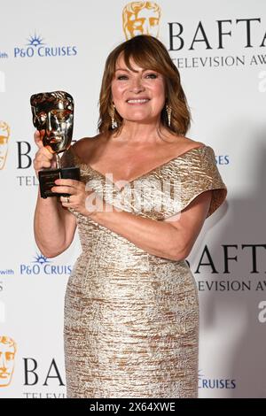 Royal Festival Hall, LONDRES, ANGLETERRE, Royaume-Uni - 12 MAI 2024 : Lorraine Kelly pose avec le Prix spécial dans la salle des gagnants lors des BAFTA Television Awards 2024 avec P&O Cruises dans la salle des gagnants lors des BAFTA Television Awards 2024 avec P&O Cruises, Londres, Royaume-Uni. Crédit : Voir Li/Picture Capital/Alamy Live News Banque D'Images