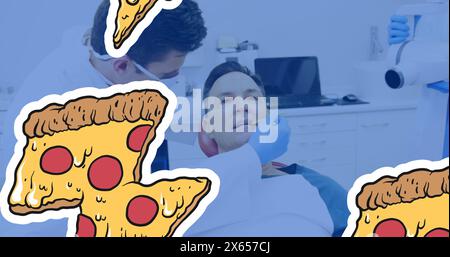 Image d'icônes de pizza et texte de jour de pizza sur le dentiste masculin caucasien traitant l'homme caucasien Banque D'Images