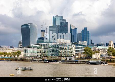 Ville de Londres Skyline paysage urbain, gratte-ciel de grande hauteur dans la ville le scalpel, 22 Bishopsgate, bâtiment Walkie Talkie, Tour 42, Londres, Angleterre, Royaume-Uni Banque D'Images