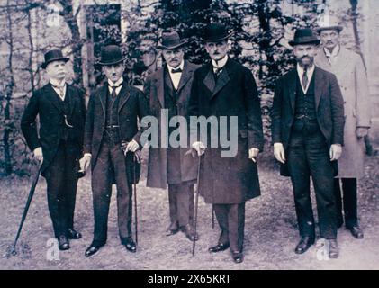 Délégués allemands à la conférence de paix de Versailles : Leinert, Melchier, Giesberts, Brockendorff-Rantzau, Landsberg, et Shucking, France 1919 Banque D'Images