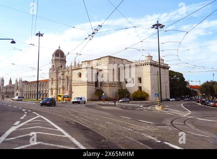 Superbe extérieur du monastère Jeronimos, Un site du patrimoine mondial de l'UNESCO à Lisbonne au Portugal Banque D'Images