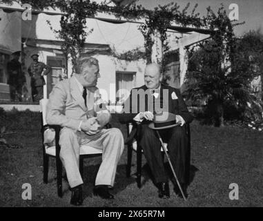 Le président américain FD Roosevelt et le premier ministre britannique Winston Churchill à la Conférence de Casablanca, Maroc 1943 Banque D'Images