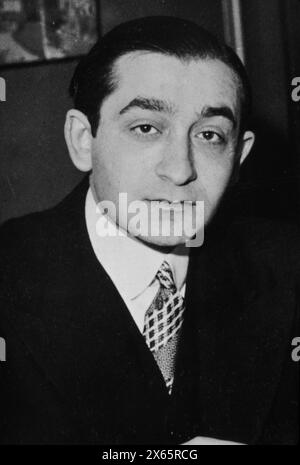 Portrait de Pierre Mendes-France, homme politique radical-socialiste français, 1946 Banque D'Images