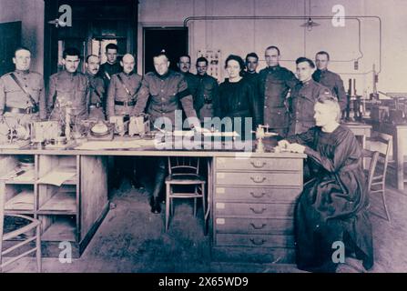 Marie Curie, scientifique franco-polonaise, siège à l'Institut du Radium de l'Université de Paris, 1919 Banque D'Images