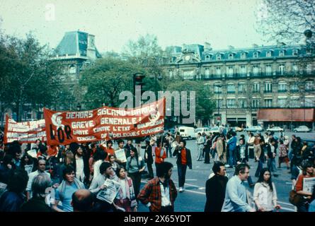 Une manifestation du 1er mai à Paris 1980 Banque D'Images