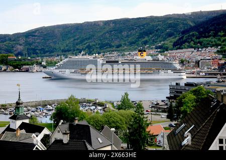 Costa Diadema en visite à Bergen, Norvège (2024) Banque D'Images