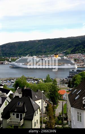 Costa Diadema en visite à Bergen, Norvège (2024) Banque D'Images