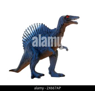 Modèle de jouet en plastique détaillé d'un dinosaure spinosaurus bleu sur fond blanc Banque D'Images