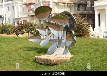 Leigh Dyer sculpture, Called Marina, on a offert Leonards Seafront, offert Leonard on Sea, Hastings, East Sussex, England, UK, 2024 jour Banque D'Images