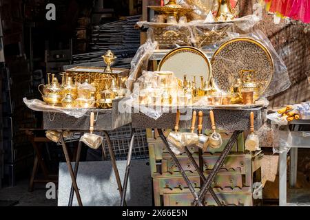 Cafetières à vendre dans Khan el Khalili Bazaar au Caire, Egypte Banque D'Images