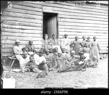 Cumberland Landing, Virginie Groupe de "contrebandes" à la maison de Foller, photographies de la guerre de Sécession 1861-1865 Banque D'Images