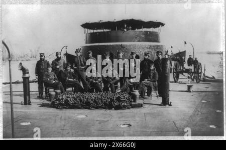 Quinze officiers sur le pont d'un navire de guerre de surveillance de l'Union, photographies de la guerre de Sécession 1861-1865 Banque D'Images