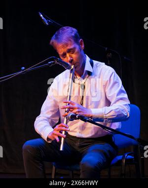 Tradfest Edinburgh 2024, traverse Theatre. Événement avec Aerchie Fisher et Fraser Fifield. Fraser - musicien traditionnel de l'Université d'Édimbourg à Residen Banque D'Images