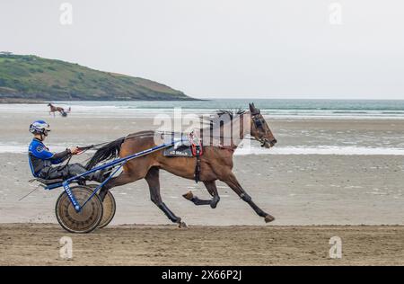 Course attelée sur la plage de Harbour View, Kilbrittain, West Cork, mai 2024 Banque D'Images