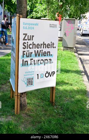 Vienne, Autriche. 13 mai 2024. ÖVP affiches pour les élections européennes de 2024 avec le ÖVP premier candidat Reinhold Lopatka Banque D'Images