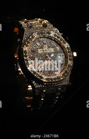 La montre Audemars Piguet Royal Oak Offshore du rappeur américain décolle, exposée pour « Ice Cold : an Exhibition of Hip-Hop Jewelry » à l'American Muse Banque D'Images