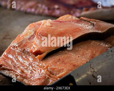Fruits de mer d'espadon frais à Ortigia Syracuse sicile marché aux poissons historique Italie Banque D'Images