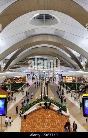Abu Dhabi, Émirats arabes Unis - 30 mars 2024 : terminal A de l'aéroport international Zayed à Abu Dhabi, Émirats arabes Unis. Banque D'Images