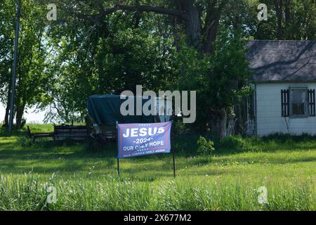 Jésus 2024 notre seul espoir faire America Godly à nouveau signe de cour politique dans le style de Donald Trump signes, dans le Michigan USA Banque D'Images