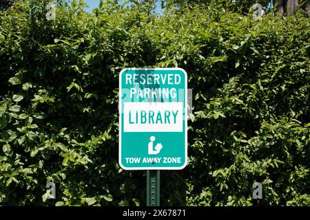 Bibliothèque réservé panneau de stationnement à Marlette Michigan USA Banque D'Images