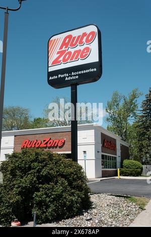 Magasin de pièces automobiles AutoZone et enseigne Banque D'Images