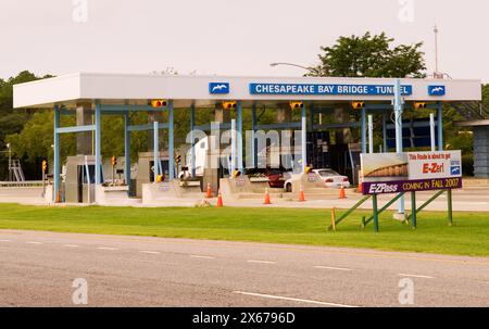 Postes de péage au pont et tunnel de Chesapeake Bay, Virginie, États-Unis. Banque D'Images