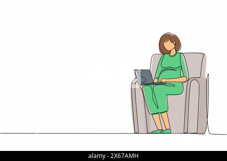 Simple une ligne dessinant une femme enceinte en bonne santé assise sur un canapé à la maison travaillant sur son ordinateur portable pendant son congé de maternité avant de donner naissance à un bébé. C Illustration de Vecteur