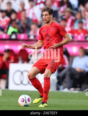 MUNICH, ALLEMAGNE - 12 MAI : Leon Goretzka du Bayern Muenchen court avec un ballon lors du match de Bundesliga entre le FC Bayern München et le VfL Wolfsburg à l'Allianz Arena le 12 mai 2024 à Munich, en Allemagne. © diebilderwelt / Alamy Stock Banque D'Images