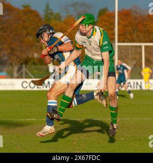 L'Écosse v Irlande shinty hurling Combined rules international a joué au Bught, Inverness, Écosse en 2009. Banque D'Images