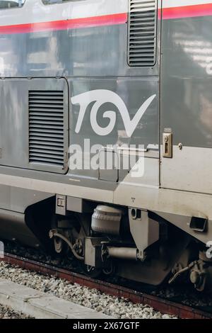 Nice, France - 6 janvier 2024 : train TGV OuiGo sur le quai de la gare de Nice Banque D'Images