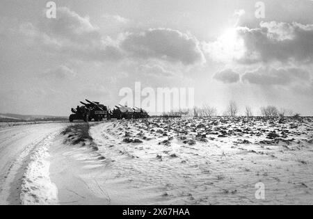 Manœuvres d'hiver, Reforger 1985, Central Guardian, dans la région de Kassel, Homberg / Efze, Neukirchen, Schwalmstadt, Vogelsberg, Frankenberg (janvier - février 1985), missiles anti-aériens 'Hawk' dans un paysage enneigé Banque D'Images