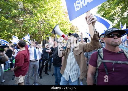 Seattle, États-Unis. 12 mai 2024. Affrontements entre une manifestation pro-Israël et un campement pro-Palestine à l'Université de Washington crédit : Alex Garland/Alamy Live News crédit : Alex Garland/Alamy Live News Banque D'Images