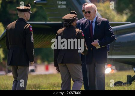 Le président AMÉRICAIN Joe Biden descend de Marine One à Fort Lesley J. McNair à Washington, DC, États-Unis. 13 mai 2024. Le président Biden revient à Washington de Rehoboth Beach, Delaware. Crédit : Abaca Press/Alamy Live News Banque D'Images