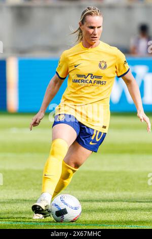 Bridgeview, Illinois, États-Unis. 12 mai 2024. Amandine Henry (10 ans), milieu de terrain de l'Utah Royals FC, lors d'un match de football NWSL entre l'Utah Royals FC et les Chicago Red Stars au SeatGeek Stadium de Bridgeview, Illinois. John Mersits/CSM/Alamy Live News Banque D'Images