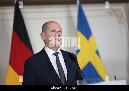 Stockholm, Suède. 13 mai 2024. Le chancelier allemand Olaf Scholz prend la parole lors d’une conférence de presse conjointe avec les premiers ministres nordiques sur Skeppsholmen à Stockholm, Suède, le 13 mai 2024, lors d’un sommet nordique de deux jours, sur la sécurité et la compétitivité. Crédit : TT News Agency/Alamy Live News Banque D'Images