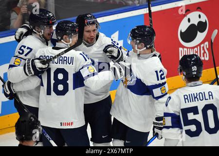 Prague, République tchèque. 13 mai 2024. Les joueurs de Finlande célèbrent leur but lors du match du Championnat mondial de hockey sur glace 2024 de l’IIHF entre la Norvège et la Finlande à l’aréna O2 à Prague, en République tchèque, le 13 mai 2024. (Crédit image : © Slavek Ruta/ZUMA Press Wire) USAGE ÉDITORIAL SEULEMENT! Non destiné à UN USAGE commercial ! Banque D'Images