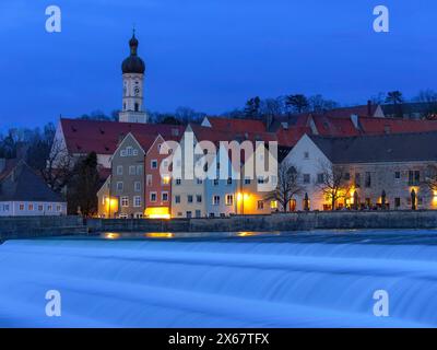 Landsberg am Lech by night, Lechwehr, haute-Bavière, Bavière, Allemagne, Europe Banque D'Images