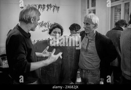 ZENSUR in der DDR Deutschland, Berlin, 15.02.1991, Gesprächsrunde Erfahrung mit der ZENSUR, im Haus Drama in der Clara-Zetkin-Straße, Brigitte Struzyk Mitte, Â *** Censorship in the RDA Germany, Berlin, 15 02 1991, discussion round Experience with Censorship, in the House of Drama Zetkin Straße, Brigitte Struzyk Mitte, Â Banque D'Images