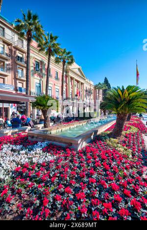 Mairie, Plaza de la Glorieta, décorations florales, façades de maisons, vieille ville, architecture, tour de ville, Murcie, région autonome de Murcie, Espagne, Banque D'Images