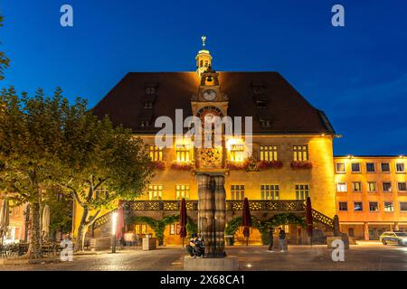 La mairie de Heilbronn au crépuscule, Bade-Württemberg, Allemagne Banque D'Images