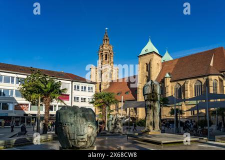 L'église Kilianskirche et la fontaine des comédiens à Heilbronn, Bade-Württemberg, Allemagne Banque D'Images