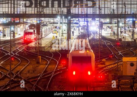 München, Munich, gare ferroviaire München Hauptbahnhof (Gare centrale de Munich), trains, ICE de Deutsche Bahn (DB) à Oberbayern, haute-Bavière, Bayern, Bavière, Allemagne Banque D'Images