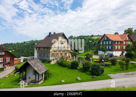 Bildstein, maisons de type Rheintalhaus (Maison de la vallée du Rhin) à Bodensee (Lac de Constance), Vorarlberg, Autriche Banque D'Images