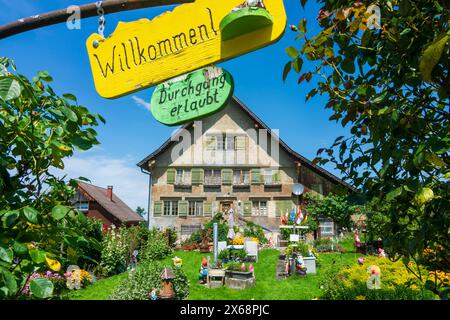 Bildstein, maison de type Rheintalhaus (Maison de la vallée du Rhin), jardin nain à Bodensee (Lac de Constance), Vorarlberg, Autriche Banque D'Images